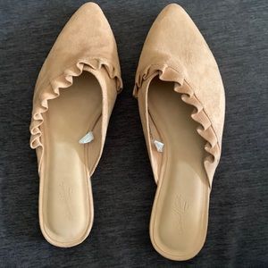 Universal thread suede mules with ruffle detail sz 8